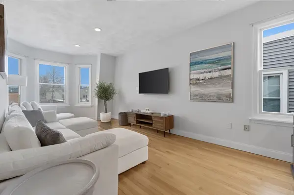 587 E 4th St #3, Boston, MA 02127