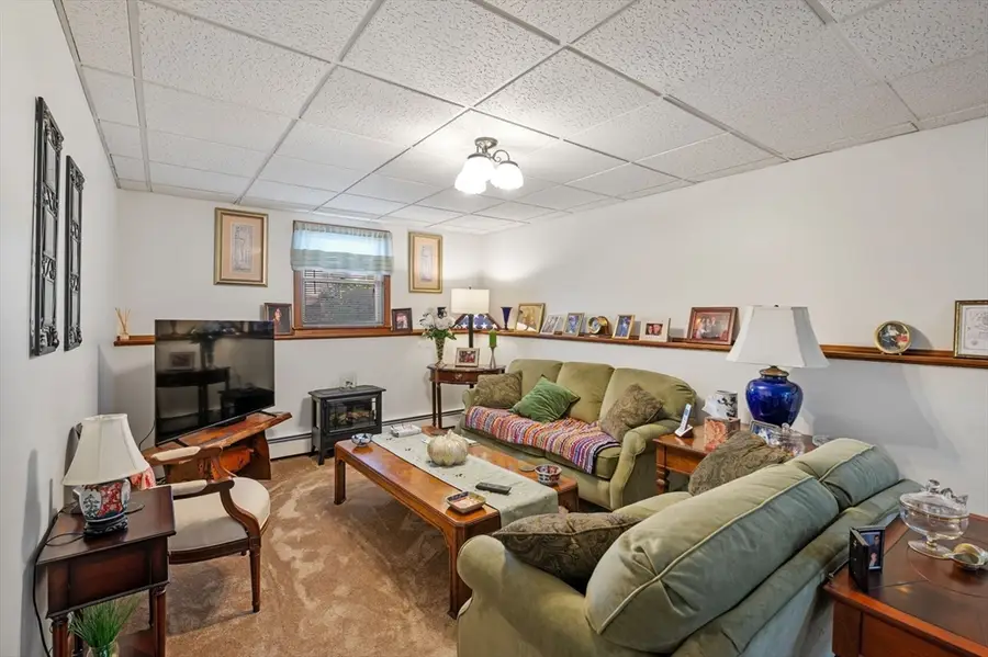 9 Cleveland Pl, Gloucester, MA 01930 - #3