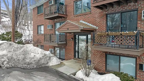 19 Maple St #21, Amesbury, MA 01913