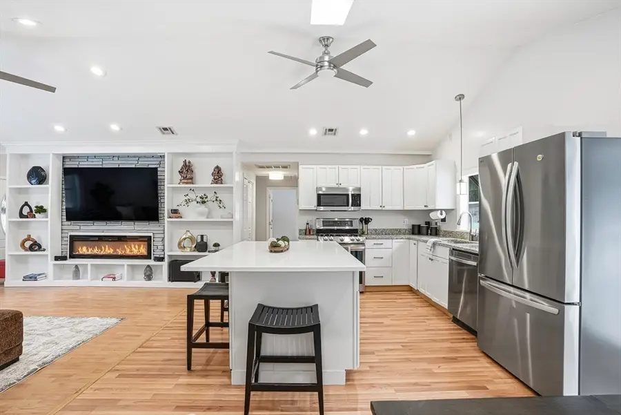 128 Clinton St, Hopkinton, MA 01748 - #3