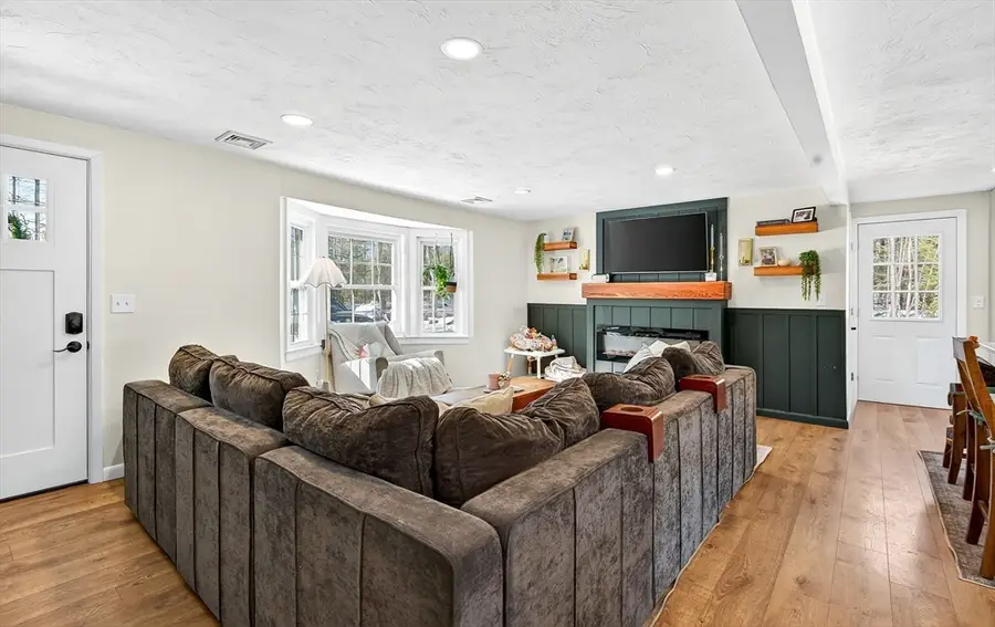 370 W Townsend Rd, Lunenburg, MA 01462 - #3