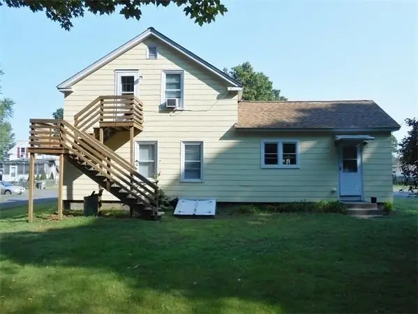 4 Gaugh St, Easthampton, MA 01027 - #3