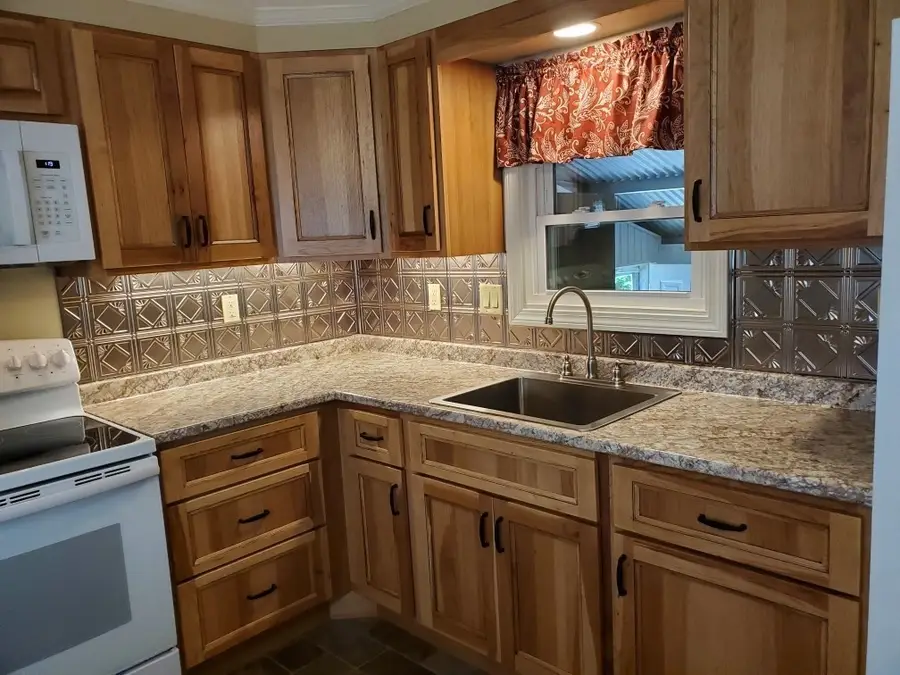 18 Tyler Street, Brookfield, MA 01506 - #3