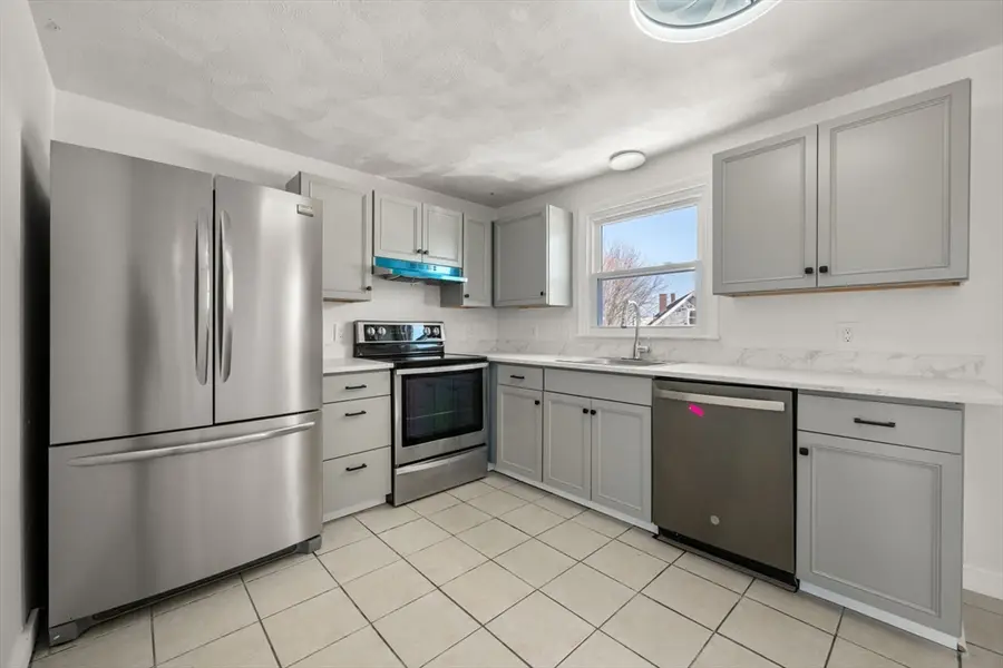 15 Crescent St #D, Lawrence, MA 01841 - #3