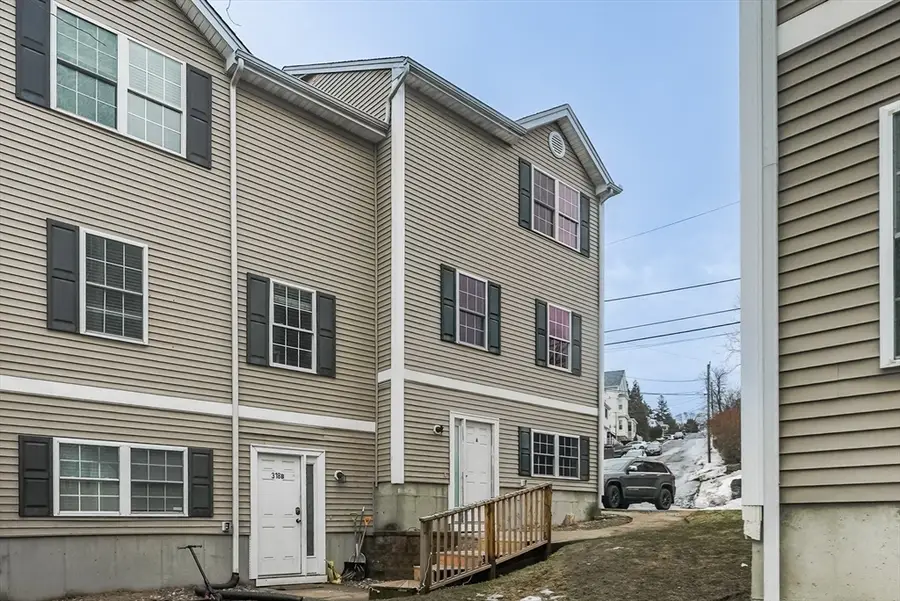 318 Crescent St #A, Fall River, MA 02720 - #3