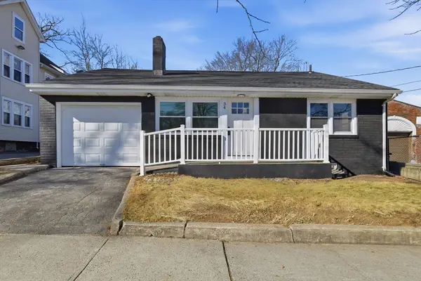 34 Elsie St, Springfield, MA 01109