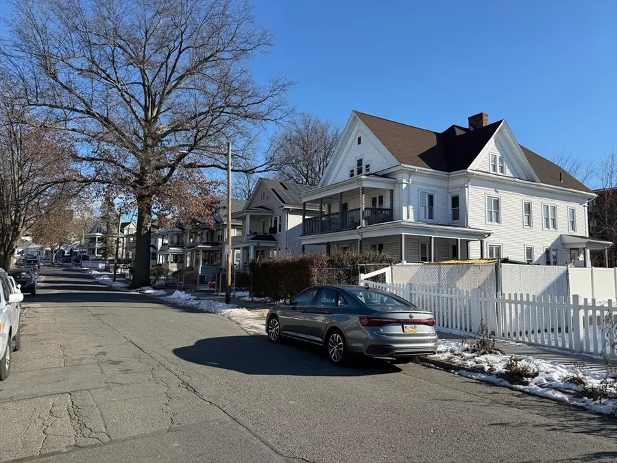 21 Merwin St, Springfield, MA 01107 - #3