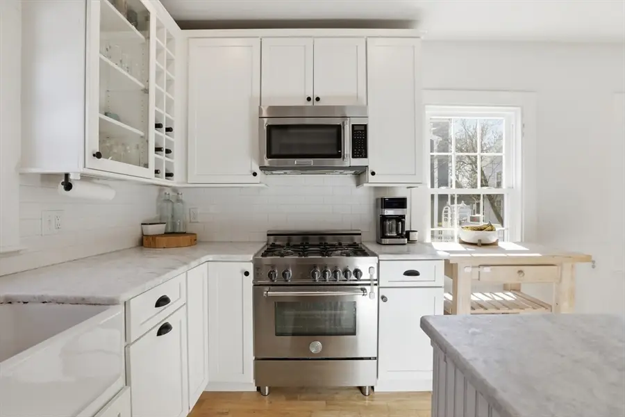 6 Atkinson St, Newburyport, MA 01950 - #3