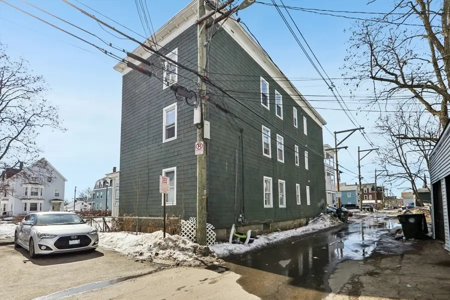 424 Cedar St, Manchester, NH 03103 - #2