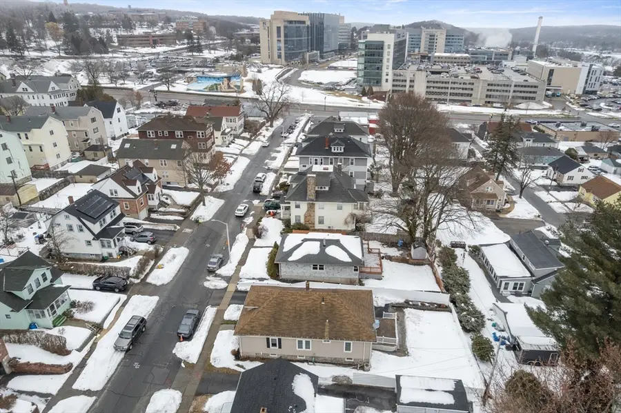 35 Dustin St, Worcester, MA 01604 - #3