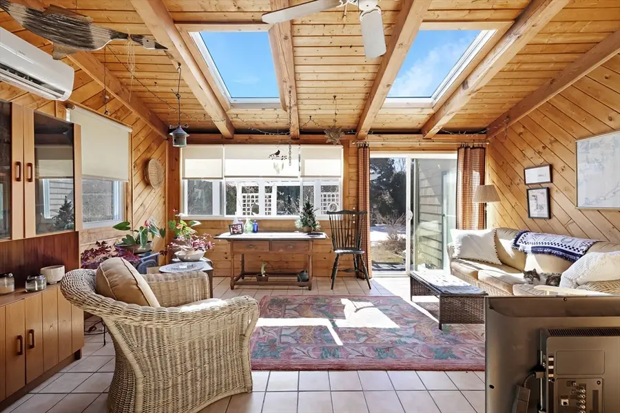 61 Oxford St., Fairhaven, MA 02719 - #3