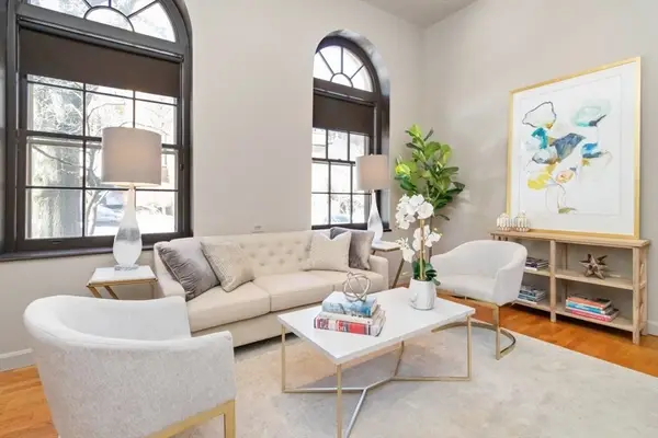 60 W Glen Rd #101, Brookline, MA 02445