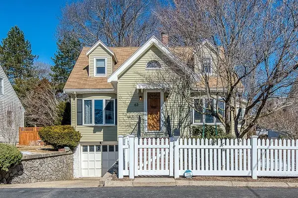 63 Dixon Ave, Dedham, MA 02026