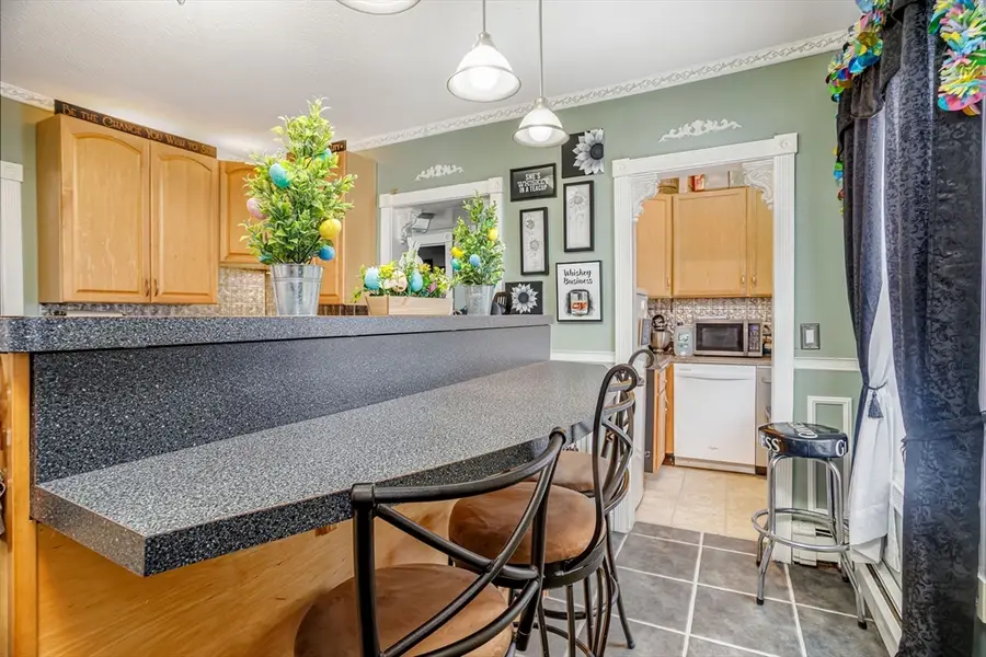 154 Oak St, Gardner, MA 01440 - #3