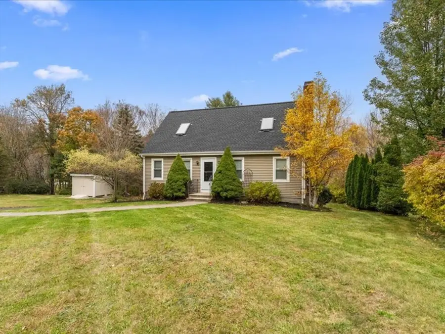 4 N Meadow Ln, Charlton, MA 01507 - #3