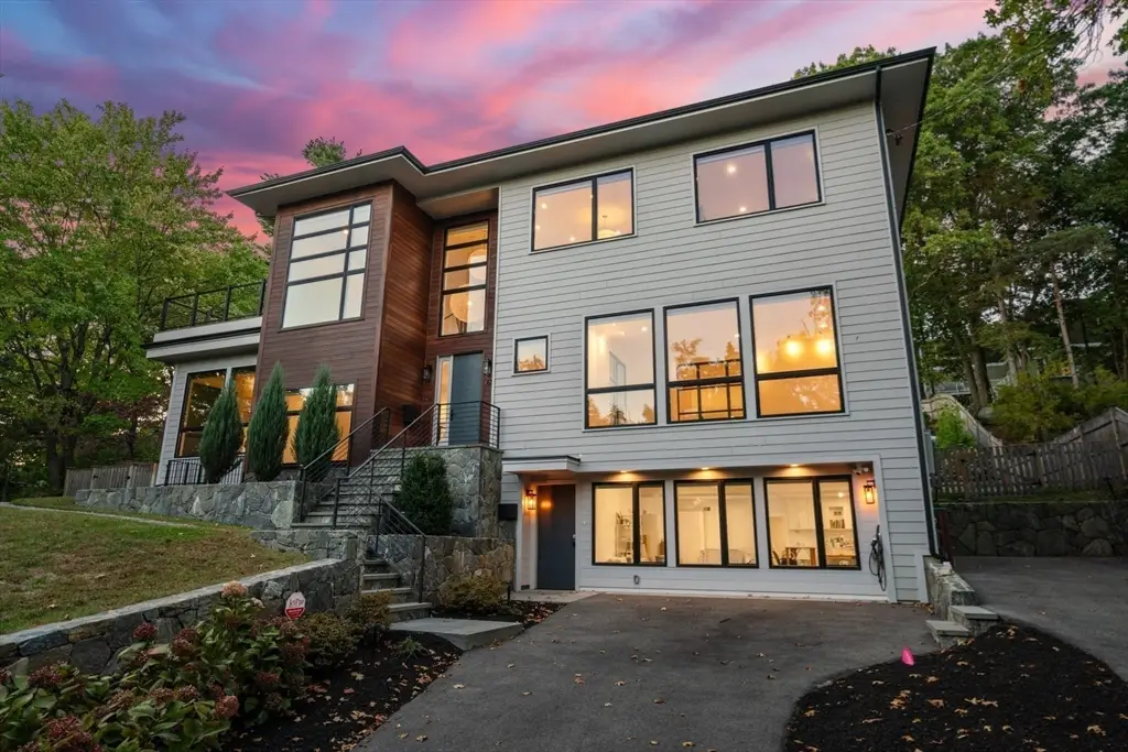 61 Lakeview Ave, Newton, MA 02460 - #1