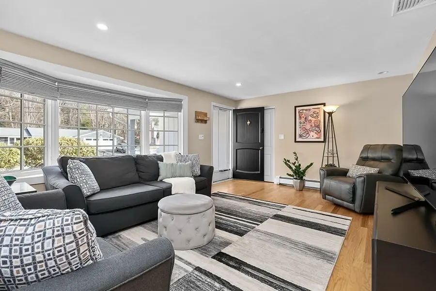 16 Bayberry Ln, Framingham, MA 01701 - #2