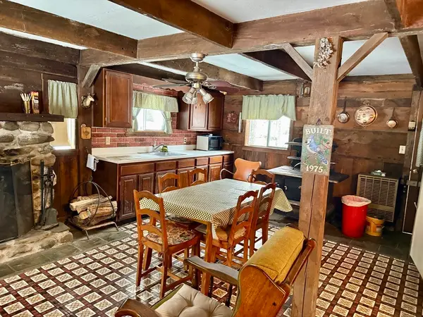 23 E Brook Dr, Heath, MA 01346