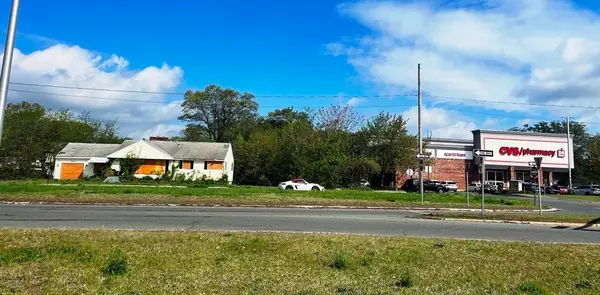 523 James St, Chicopee, MA 01020