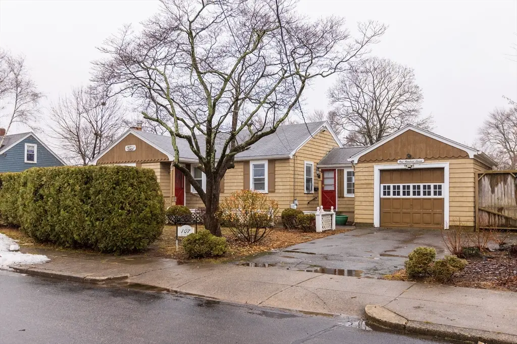 107 Fuller St, Pawtucket, RI 02861 - #1