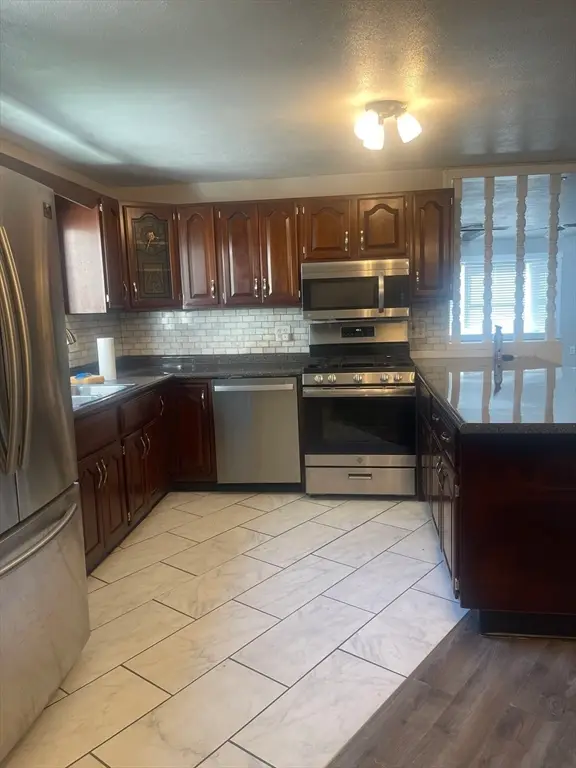 519 Crescent St, Brockton, MA 02302 - #2