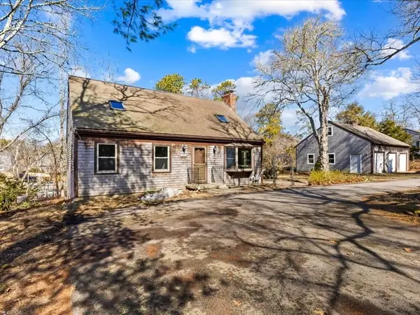 1094 County Road, Bourne, MA 02532