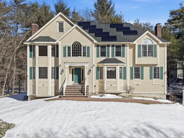 2 Pipers Gln, Andover, MA 01810