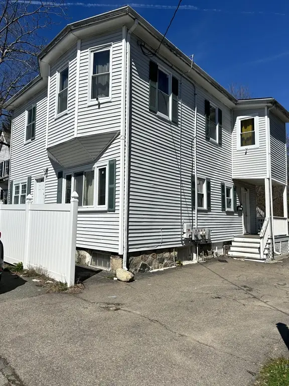 65 Vine St, Brockton, MA 02301