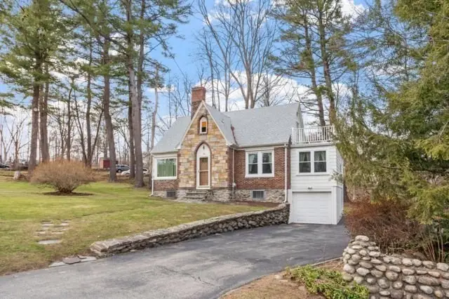 164 W Main St, Dudley, MA 01571 - #2