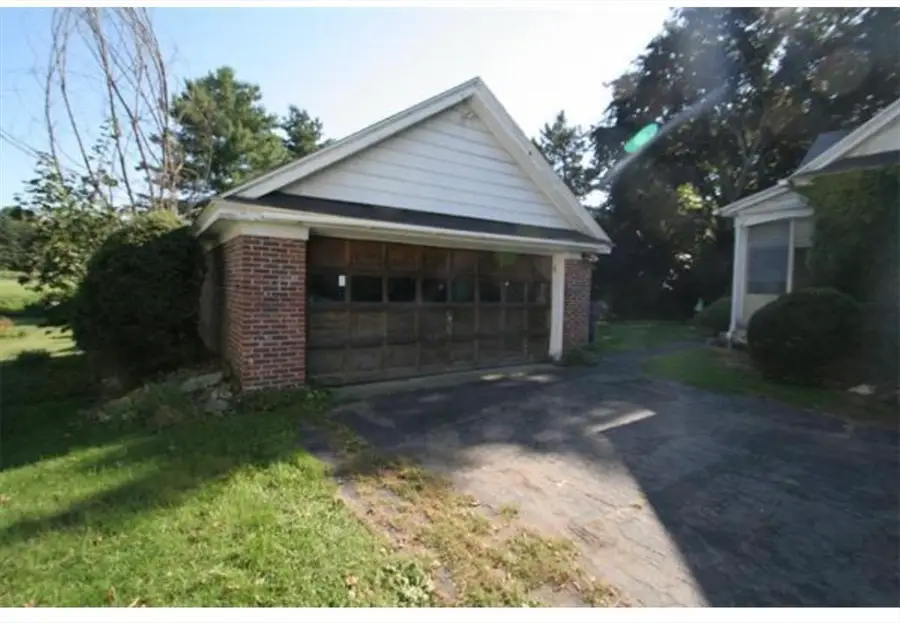211 Russell St, Hadley, MA 01035 - #3