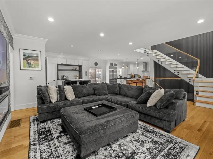 880 Summer St, Lynnfield, MA 01940 - #2