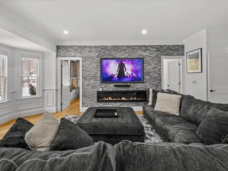 880 Summer St, Lynnfield, MA 01940 - #3