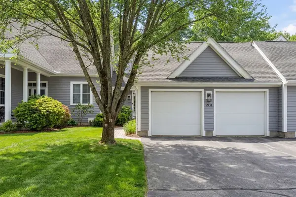 201 Willow Brook Dr #201, Wayland, MA 01778