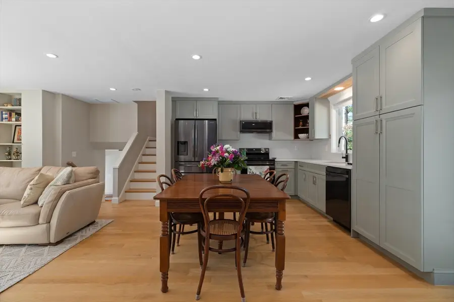 31 Downing St, Norwood, MA 02062 - #2