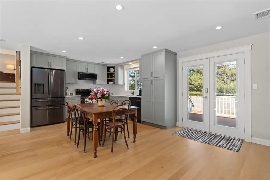 31 Downing St, Norwood, MA 02062 - #3