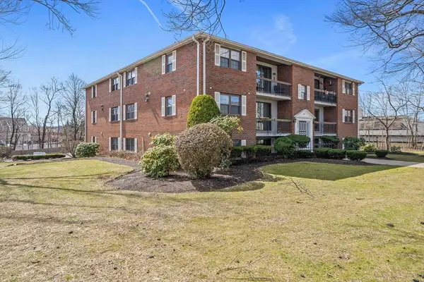 1 Centre St #10, Canton, MA 02021