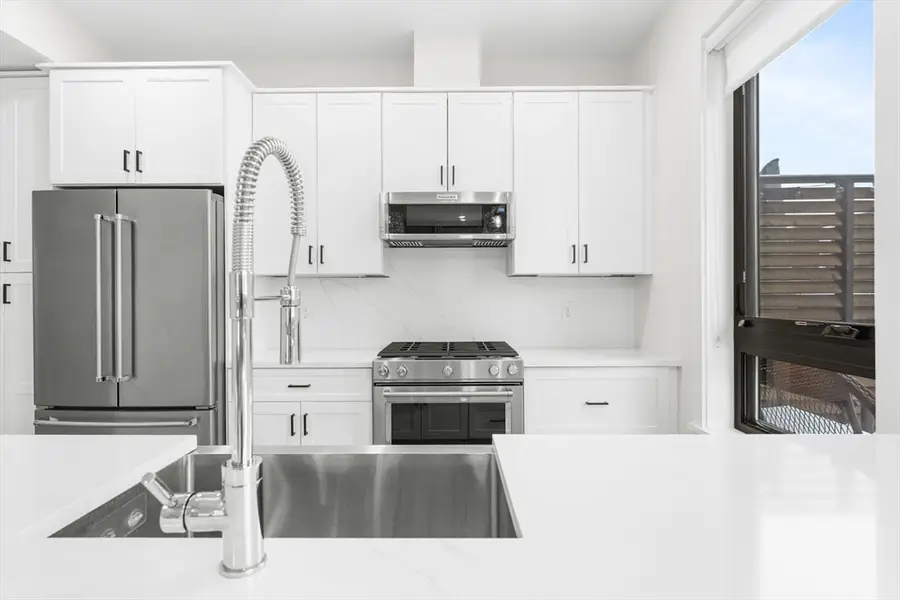 13 Alpine St #202, Somerville, MA 02144 - #3