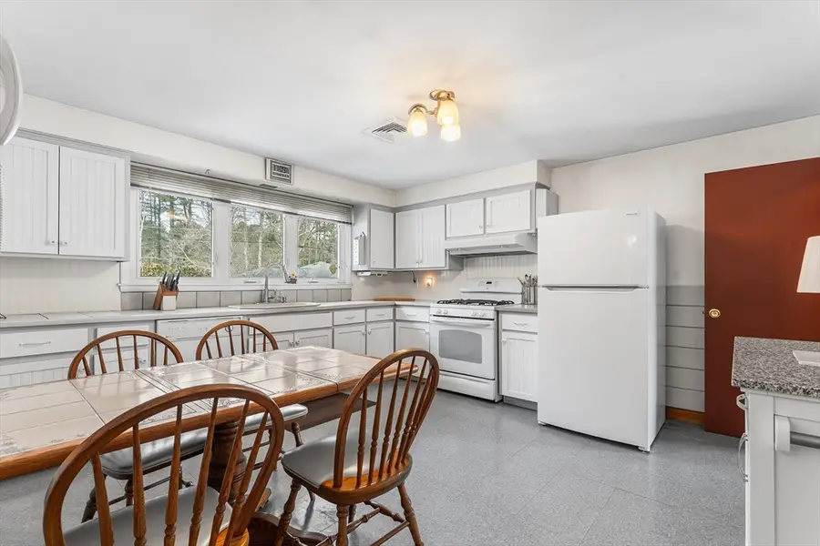 14 Tomahawk Dr, Tewksbury, MA 01876 - #2