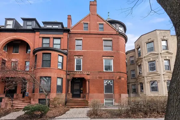 1874 Beacon St #4, Brookline, MA 02445