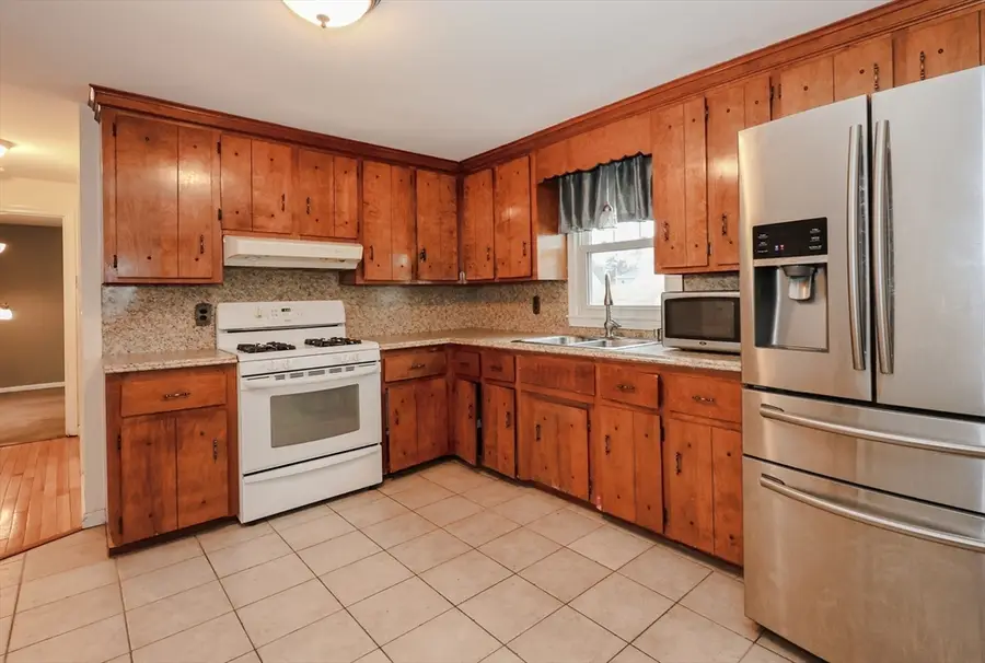 57 Arnold Ave, Lowell, MA 01852 - #3