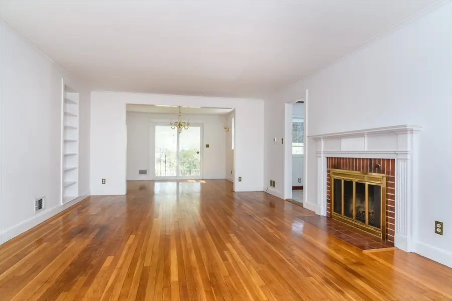 84 Pleasant St, Natick, MA 01760 - #3