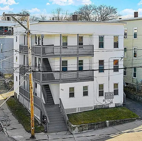 228 Daniels St, Fitchburg, MA 01420