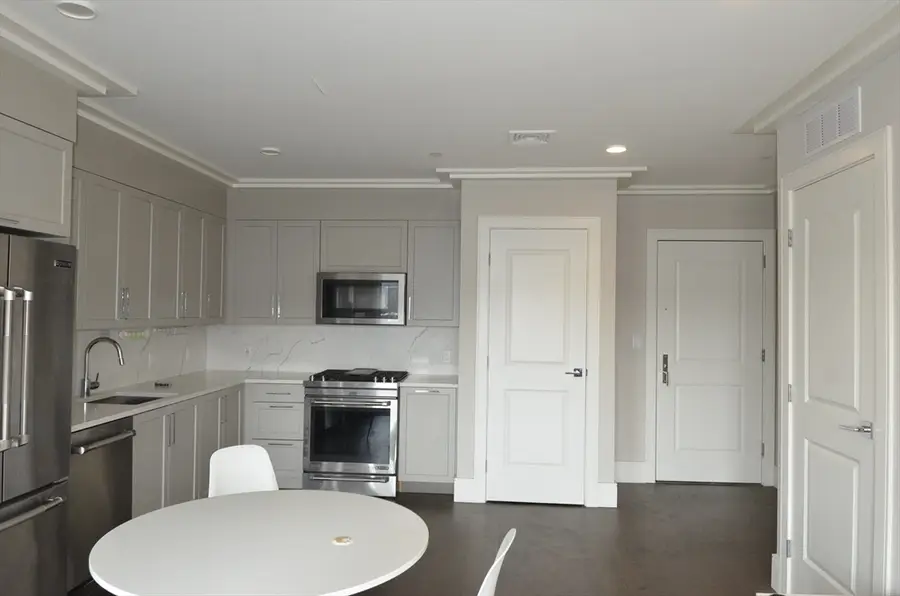 214 Market St #405, Boston, MA 02135 - #2