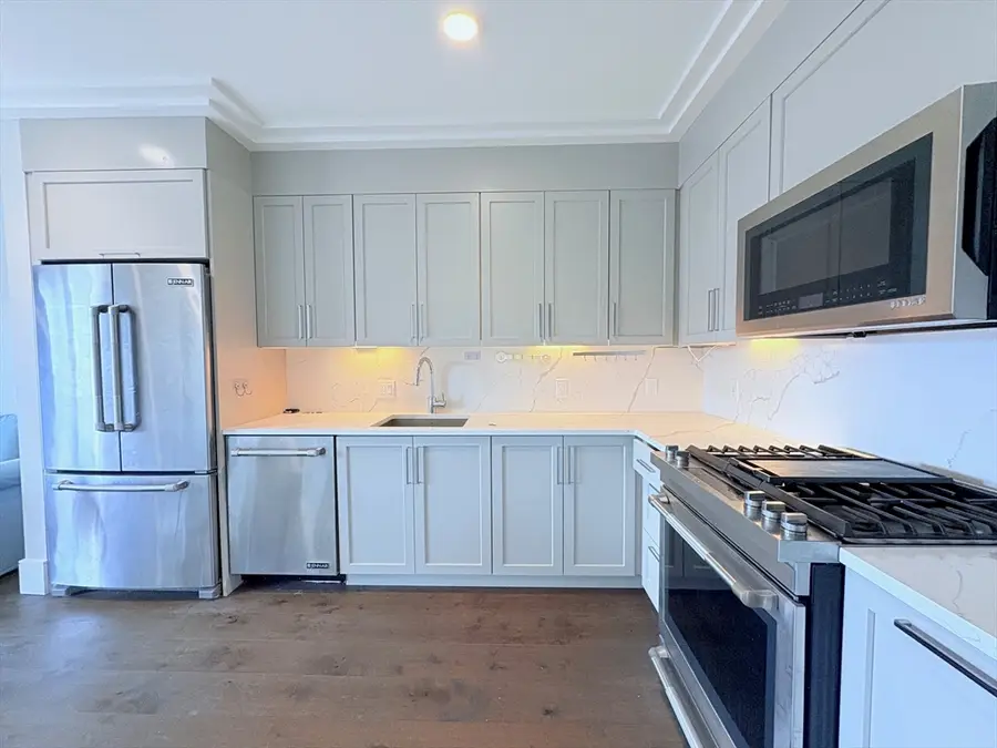 214 Market St #405, Boston, MA 02135 - #3