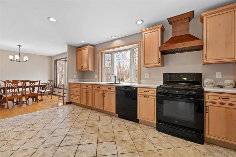 213 Henshaw St, Leicester, MA 01524 - #3