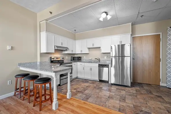 80 Foster St #507, Peabody, MA 01960