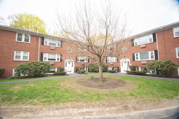 462 Nahatan St #C5, Norwood, MA 02062