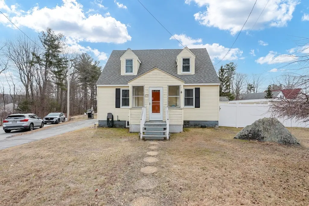 179 Lakeview Ave, Tyngsborough, MA 01879 - #1