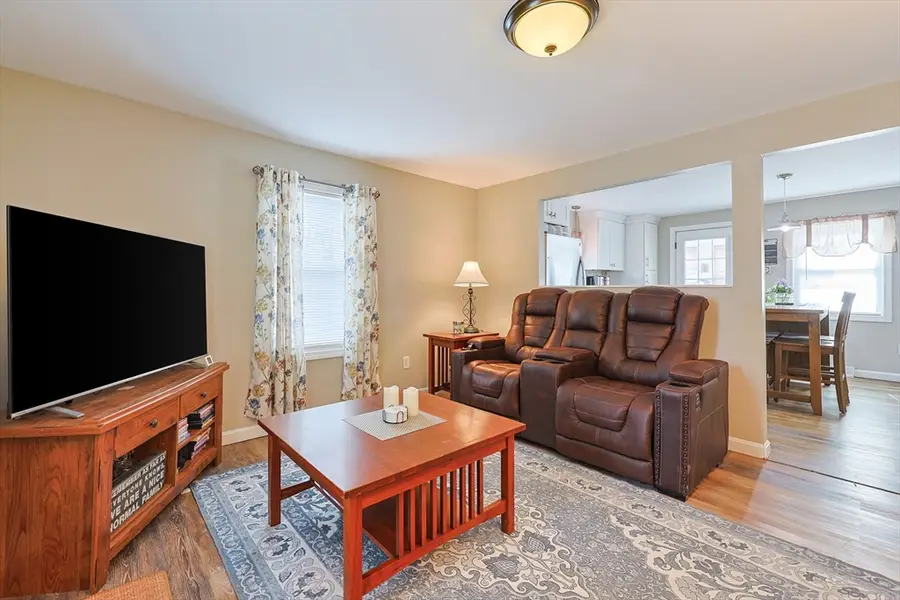 179 Lakeview Ave, Tyngsborough, MA 01879 - #3