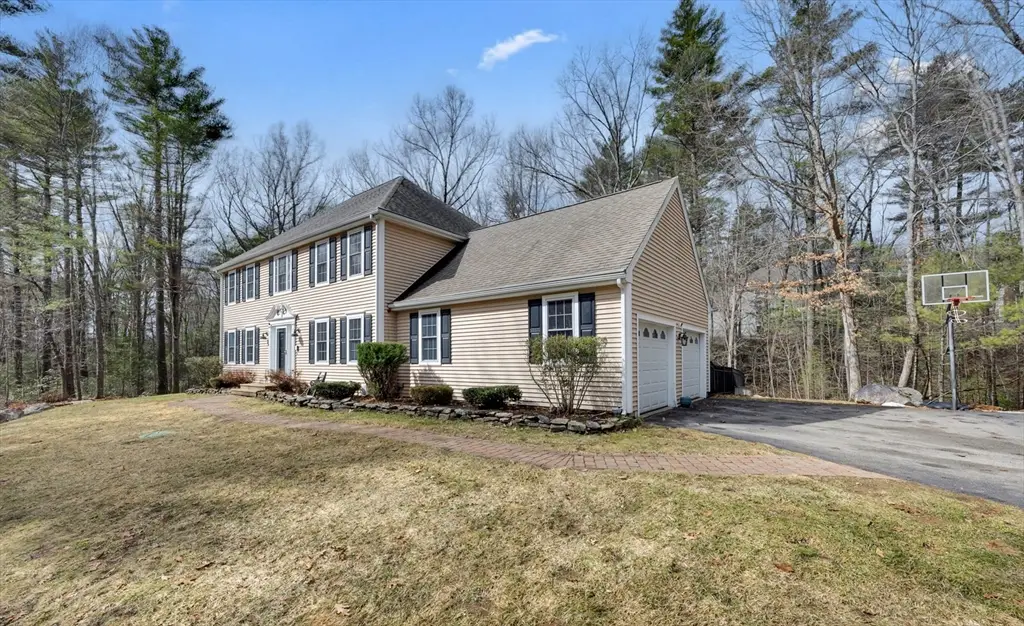 24 Evergreen Ln, Sturbridge, MA 01518 - #1